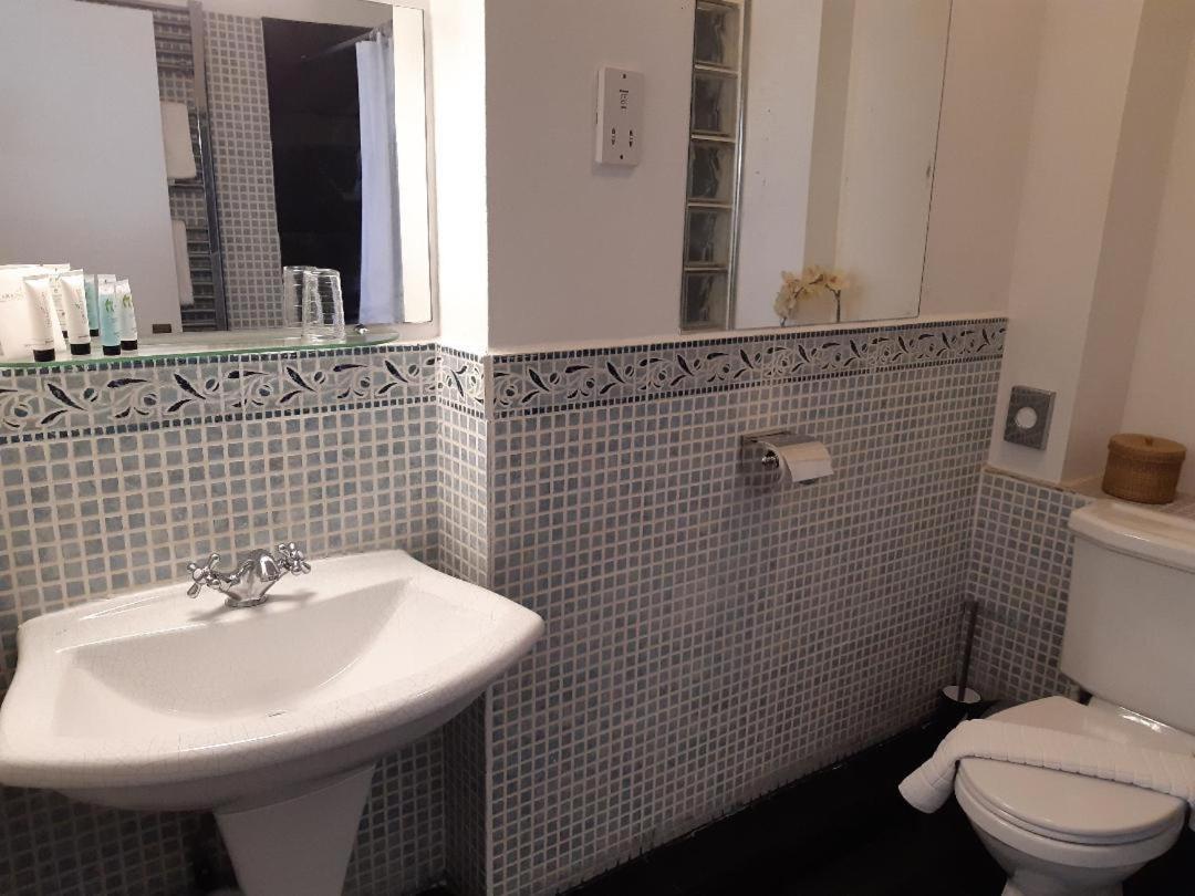 The Conigre Otel Melksham Dış mekan fotoğraf