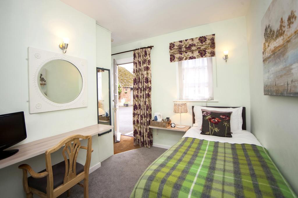 The Conigre Otel Melksham Dış mekan fotoğraf
