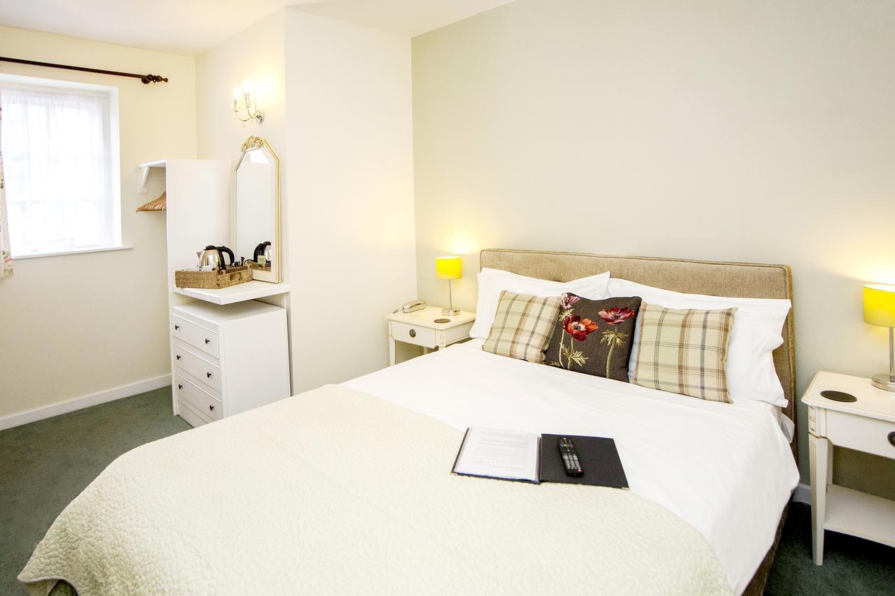 The Conigre Otel Melksham Dış mekan fotoğraf