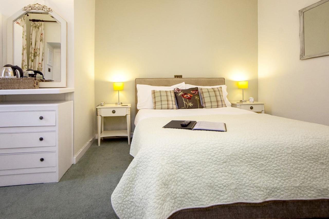 The Conigre Otel Melksham Dış mekan fotoğraf