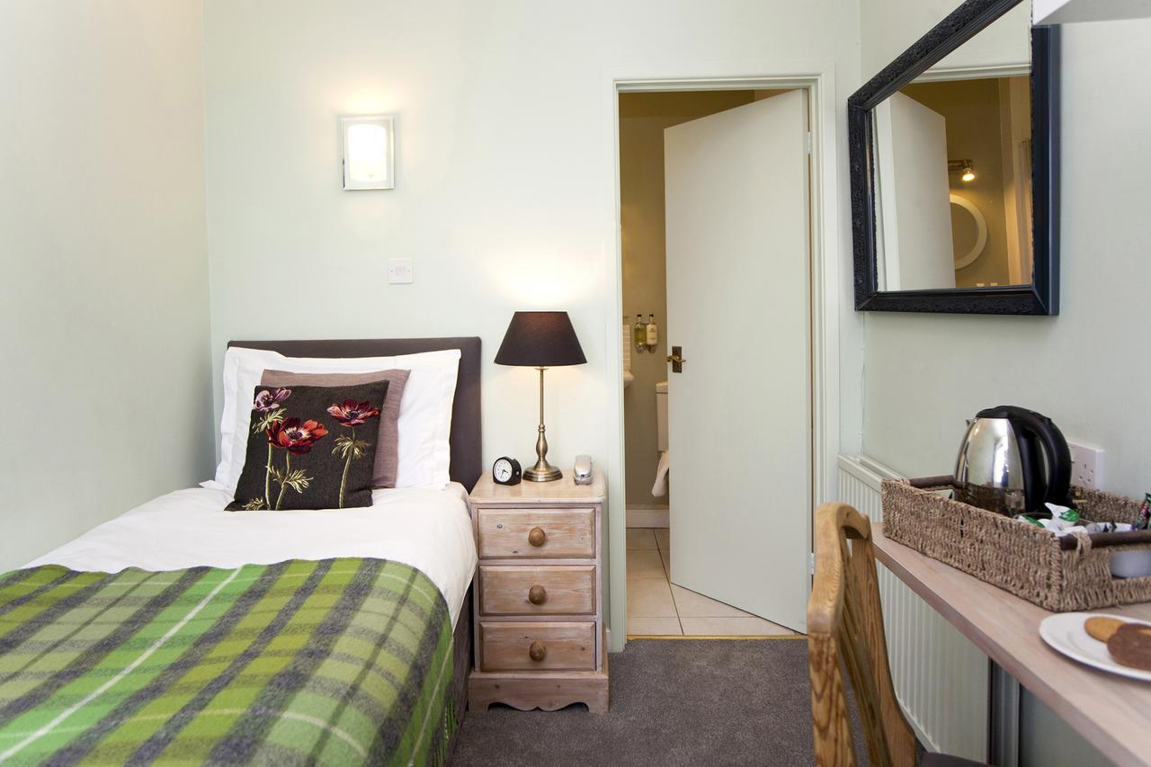 The Conigre Otel Melksham Dış mekan fotoğraf
