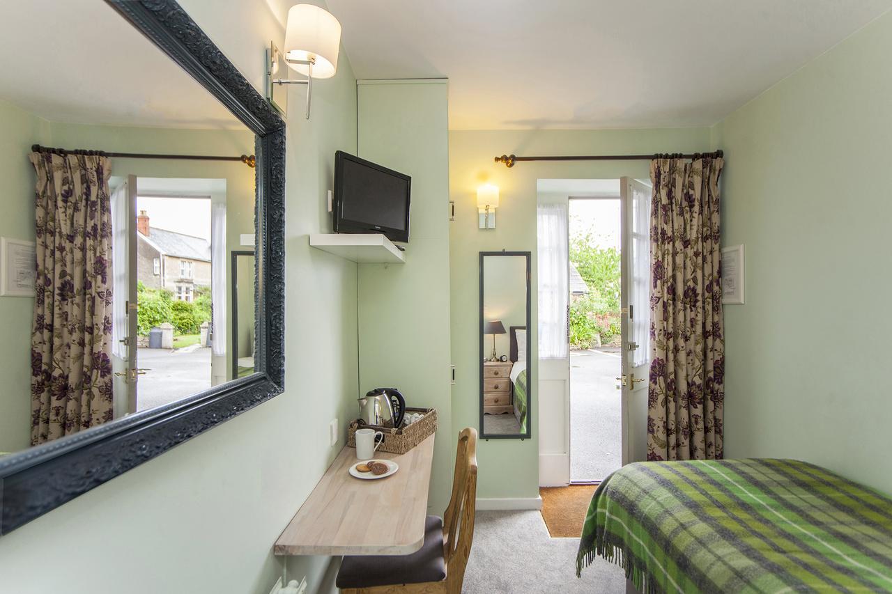 The Conigre Otel Melksham Dış mekan fotoğraf