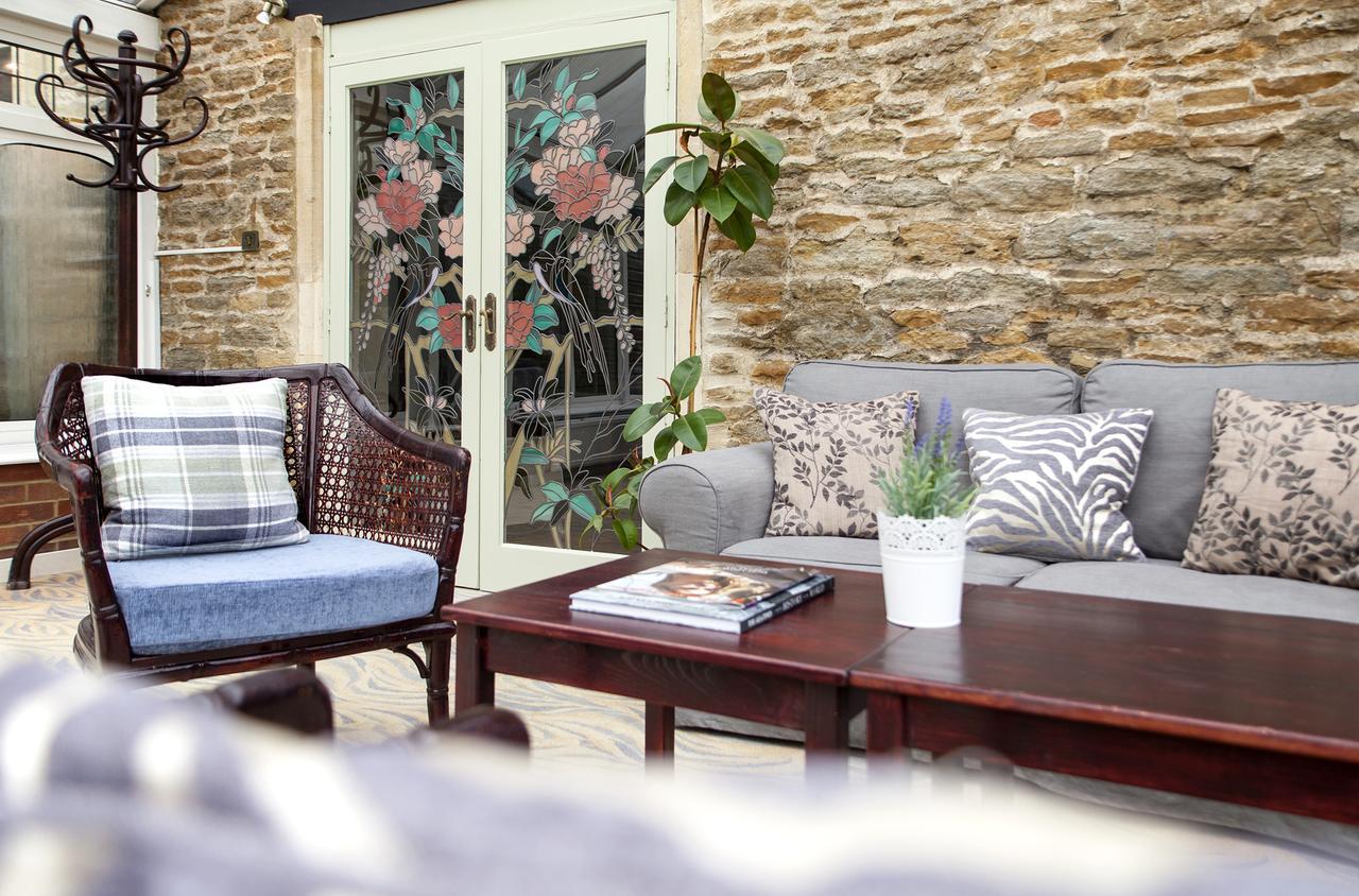The Conigre Otel Melksham Dış mekan fotoğraf